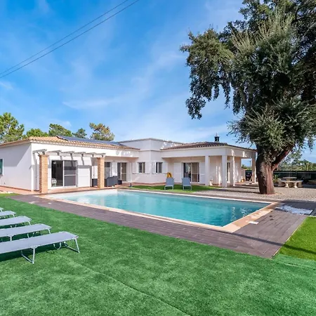 Holiday home Sundays With Pool By Lovelystay Pera
